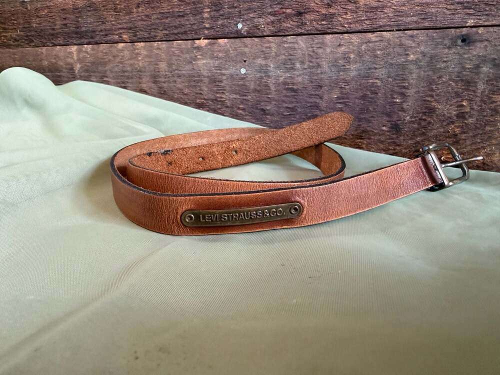Levi Strauss & Co. Brown Leather skinny Belt with Brass Logo Plate xxs xs